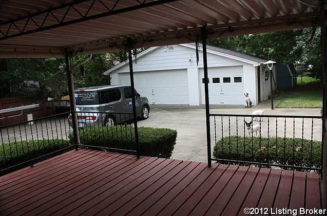2nd image of 2004 Crums Ln