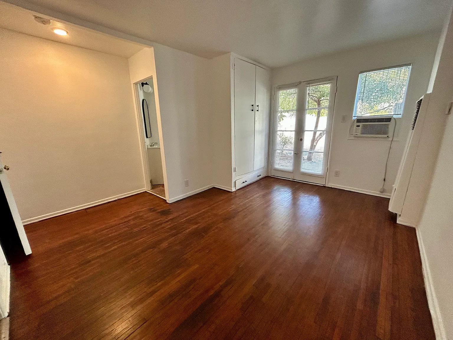 2130 Vista Del Mar St — Photo 3