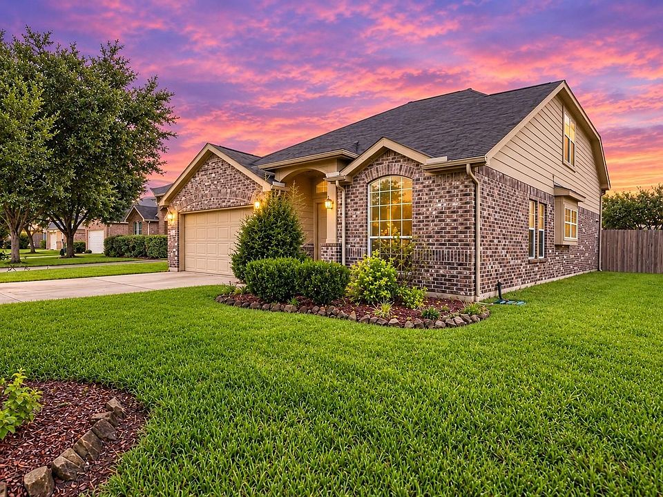 1st image of 631 Honeysuckle Vine Dr
