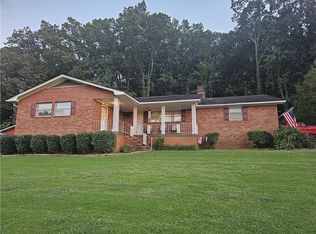 31 Crestwood Rd, Cartersville, GA 30121