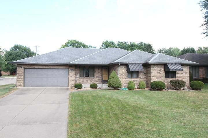 2 Car Garage with auto Opener. Garage leads into a Mud Room with Lots of Built-in Storage Closets, then into Kitchen Dining Area. Low traffic location on Cul-de-sac.