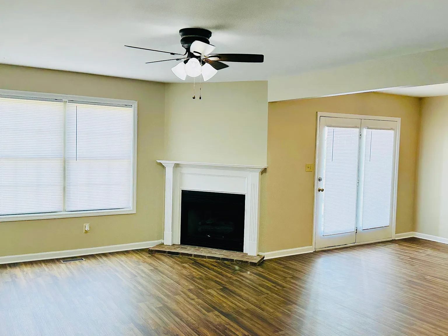 3 bed, 2.5 bath, 1704 sqft, $2,000 — Photo 3