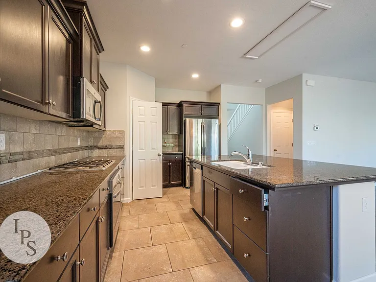 3611 Lansing Ave — Photo 10