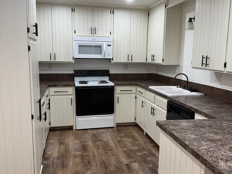 1020 S Morgan Rd — Photo 5