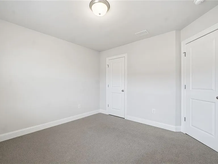 407 Lincoln St — Photo 43