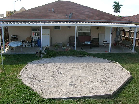 Backyard/Pool Place