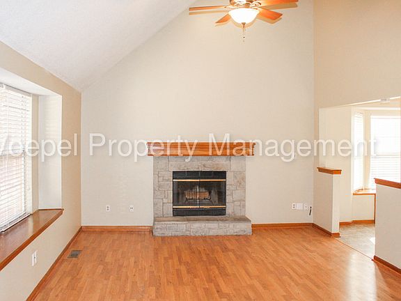 4th image of 812 NE Bristol Dr