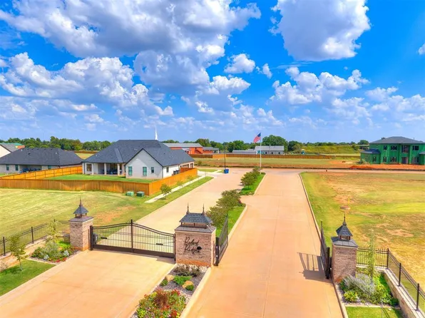3508 Scissortail Ln #4, Chickasha, OK 73018