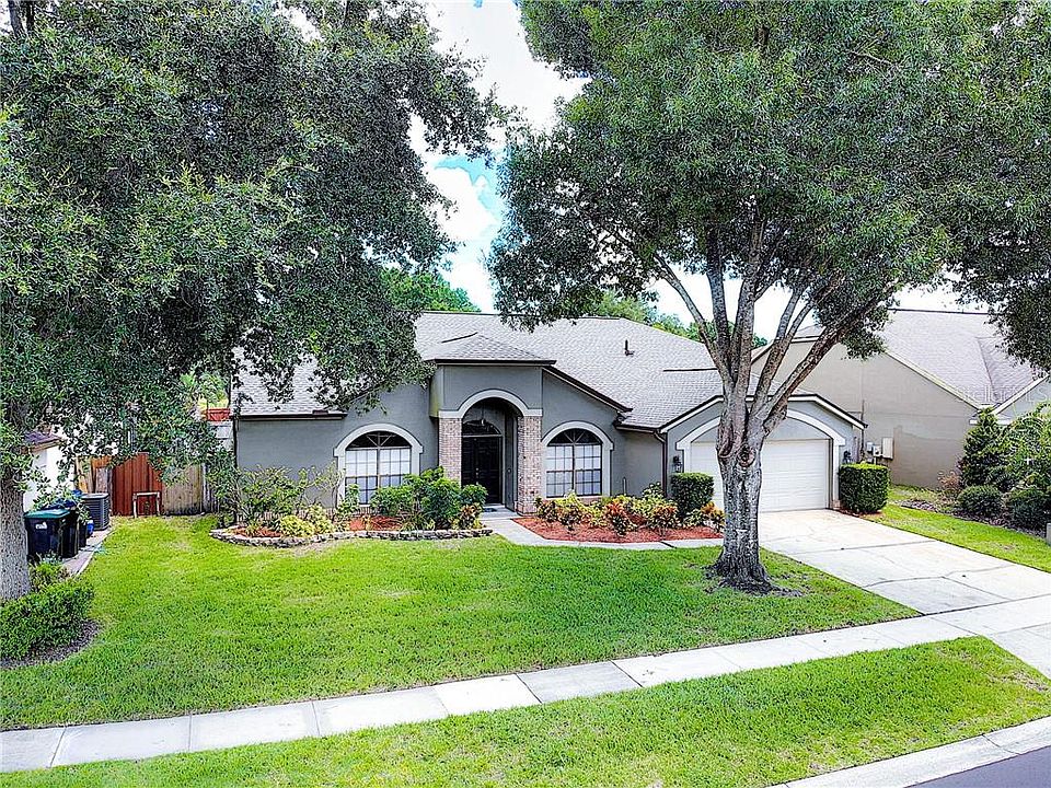 1st image of 813 Bloomingdale Dr