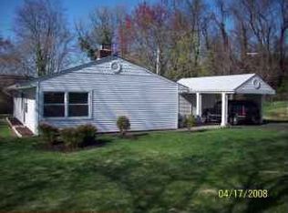 25 Vineyard Rd, Levittown, PA 19057