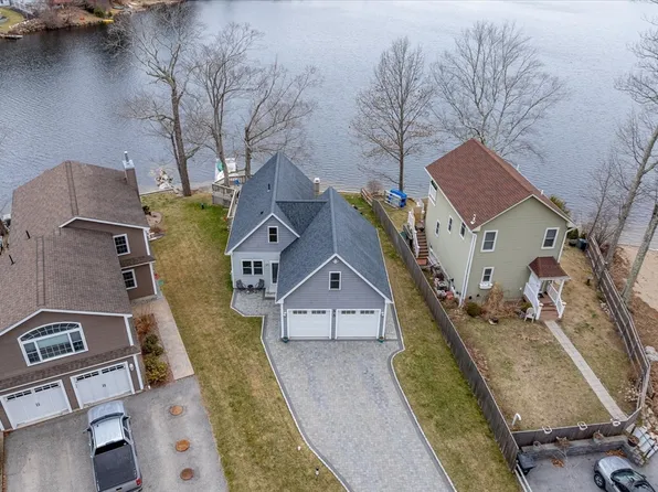 33 Burncoat Ln, Leicester, MA 01524