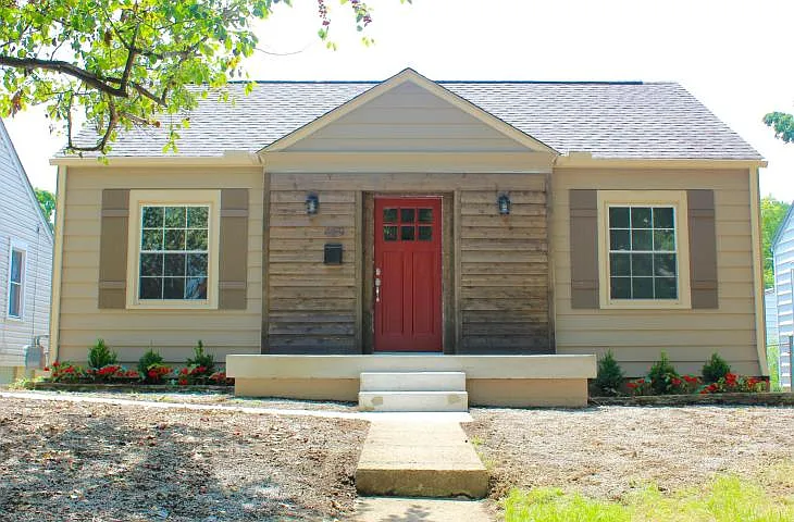 429 E Royal Forest Blvd photo 1