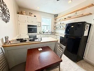457 Washington St #8 — Photo 5
