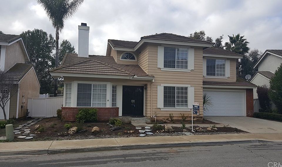 1st image of 5 Blue Heron Ln