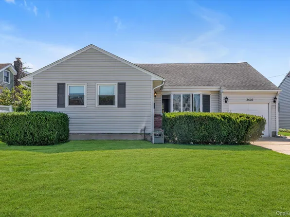 3636 Farmranch Road S, Bethpage, NY 11714