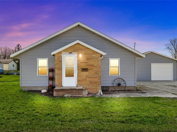 1321 1st Ave, Center Point, IA 52213