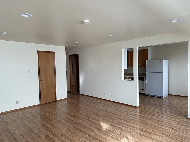 2408 10th Ave E #D — Photo 3