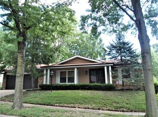 12002 Jerries Ln, Florissant, MO 63033