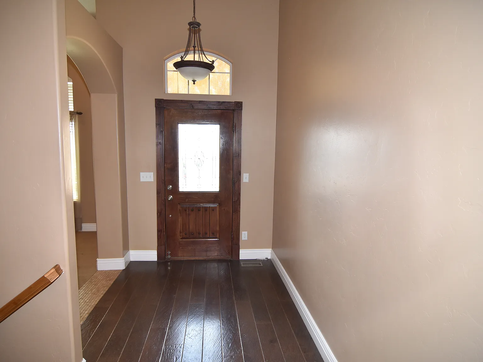 4 bed, 3.5 bath, 3840 sqft, $2,900 — Photo 2