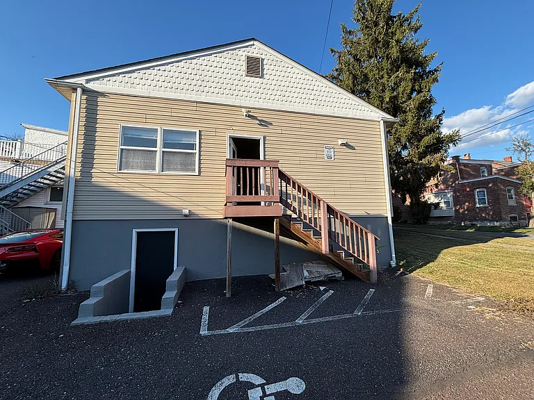 910 E High St #1 — Photo 1