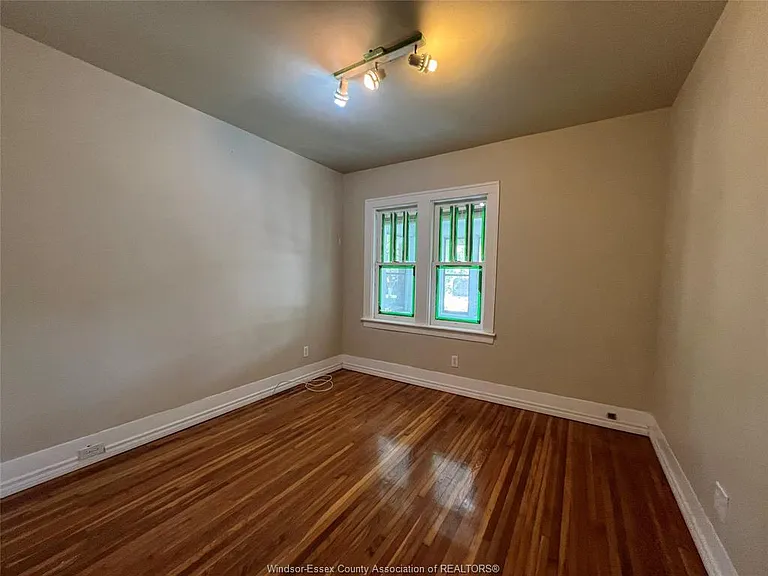 2423 Princess Ave — Photo 19