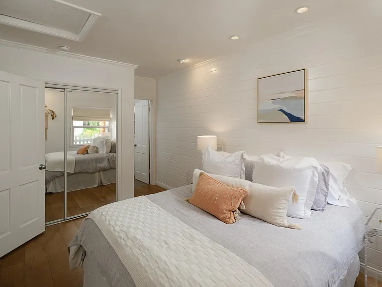 2325 Montrose Ave #C — Photo 5
