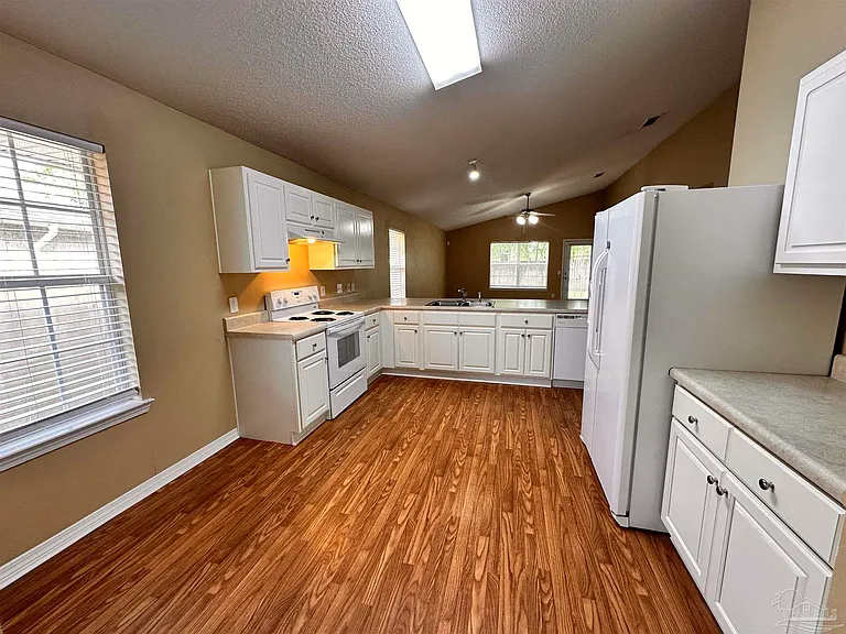 4856 Genevive Ct — Photo 4