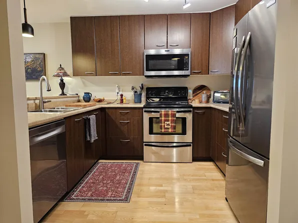 5631 Inlet Ave #404, Sechelt, BC V7Z 0J1