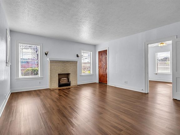 3rd image of 1826 Rosedale St #4