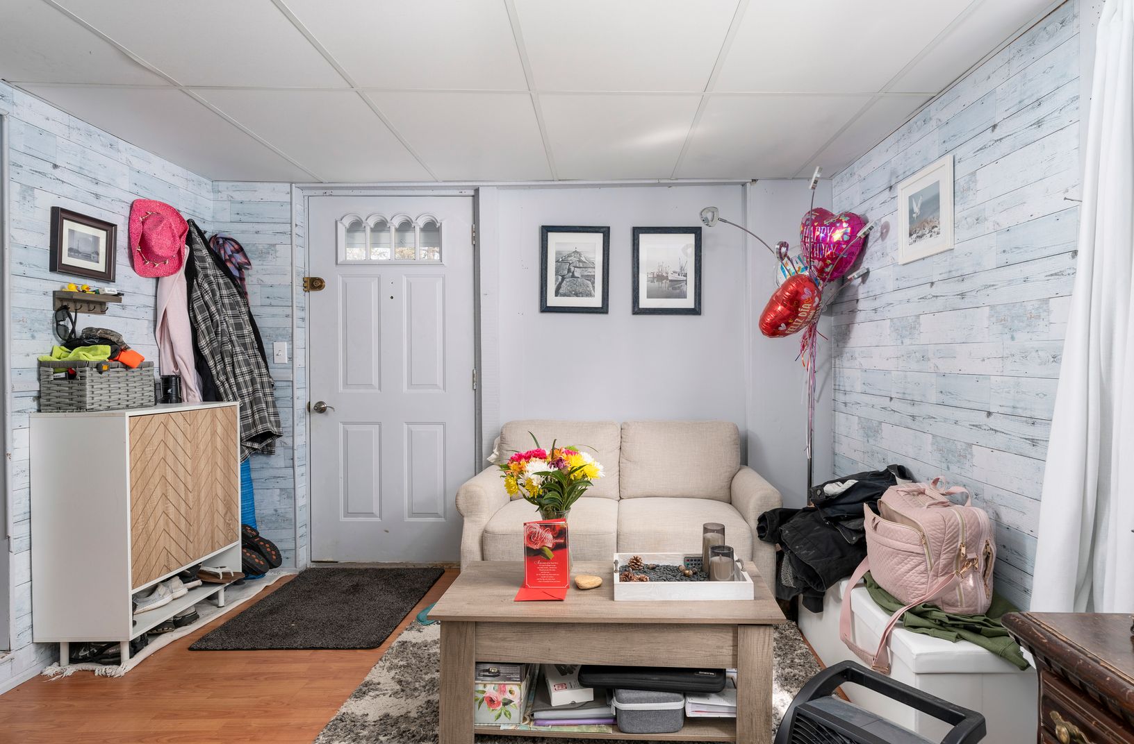  West Cottage Living Area