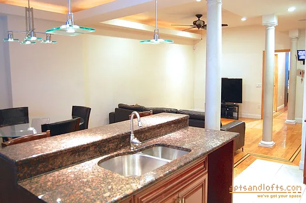 Rented by aptsandlofts.com | media 32