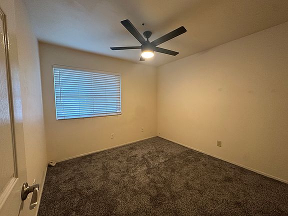 3rd image of 15043 Begonia Dr