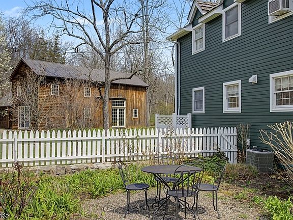 3rd image of 91 Red Mill Rd