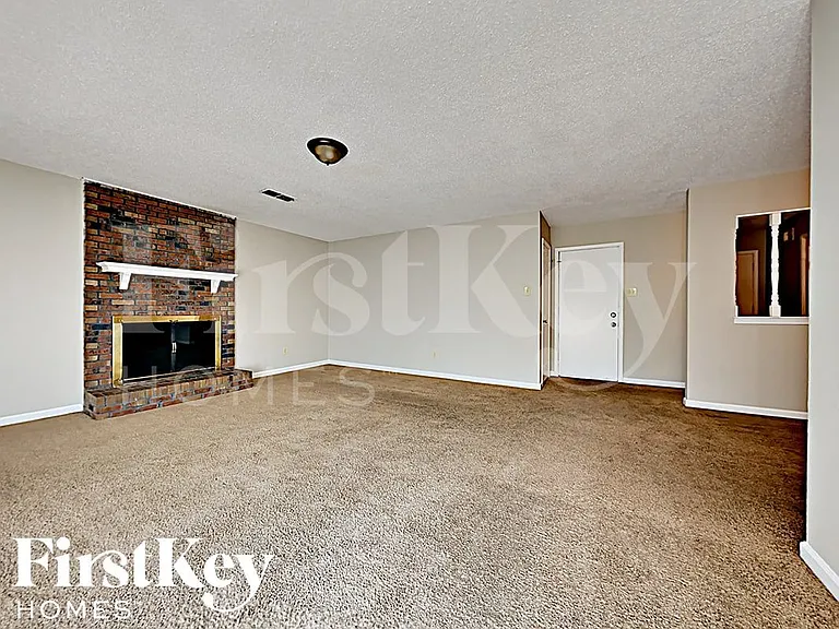 6773 Rockbrook Dr — Photo 2