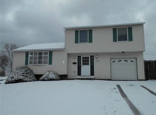 6890 Hearthstone Ln, Liverpool, NY 13088
