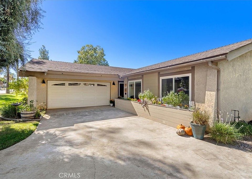 1st image of 1017 E Palm Ave