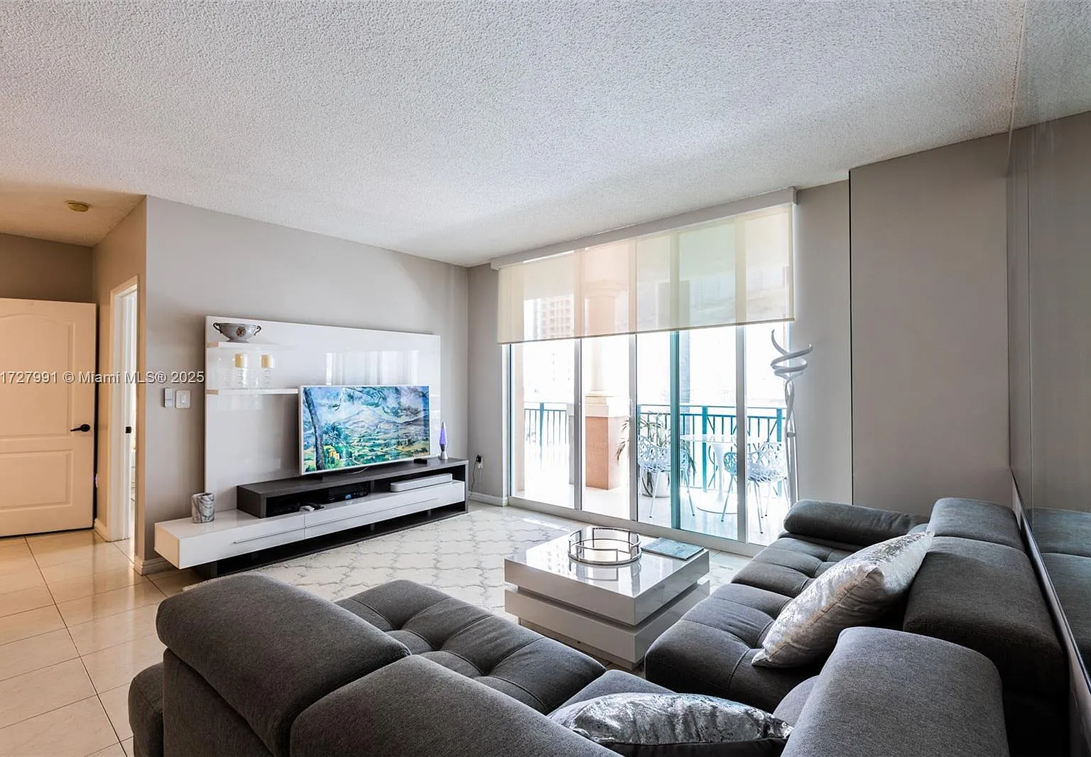 King David Of Sunny Isles — Photo 3