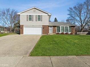1037 Wellington Ave, Libertyville, IL 60048