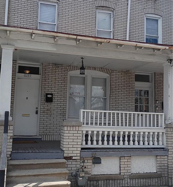1st image of 823 1/2 W Washington St