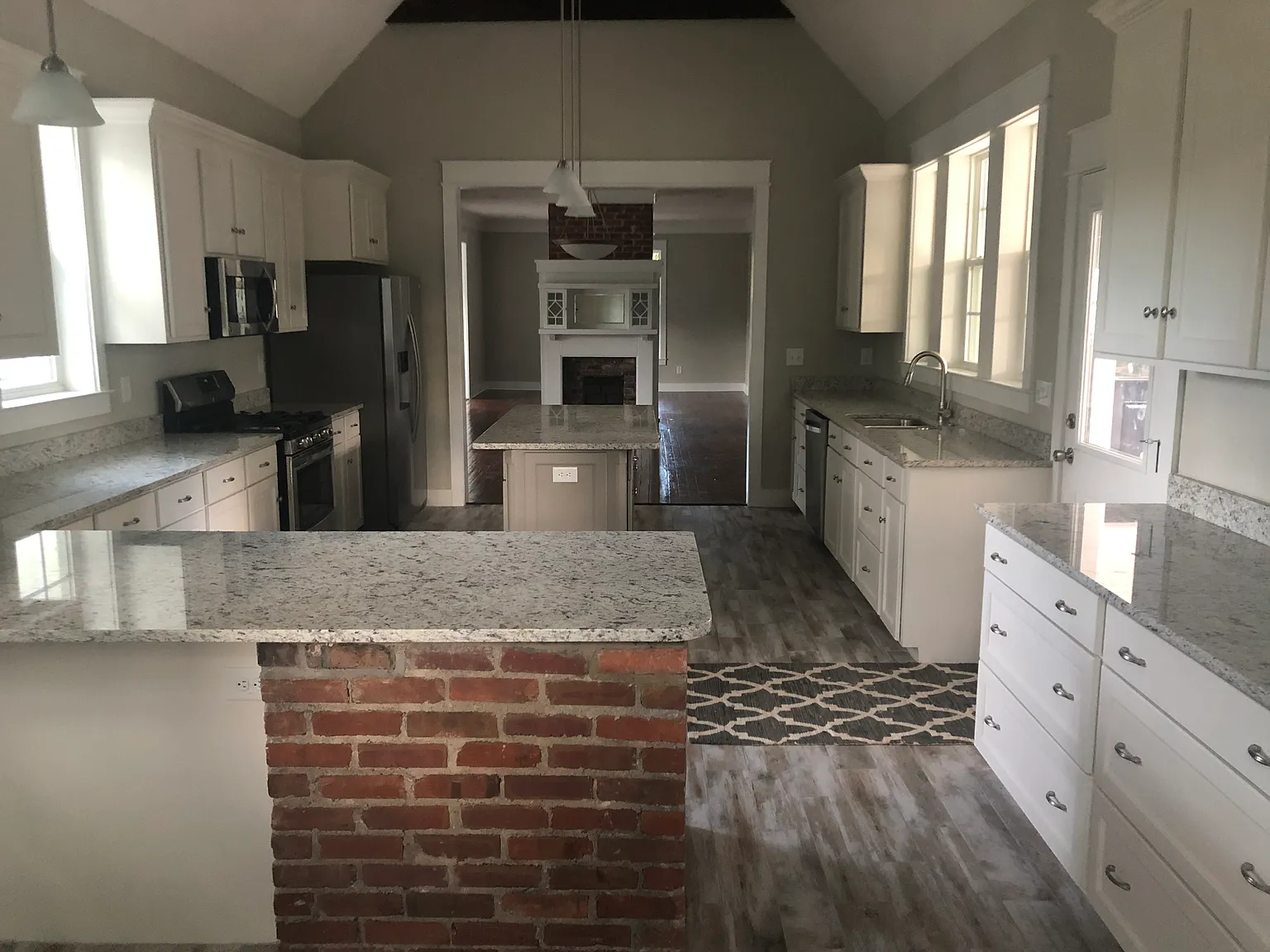 5 bed, 3946 sqft, $2,900 — Photo 3