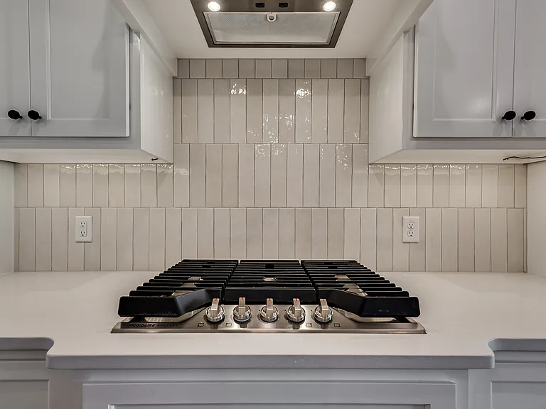 3233 Alameda St — Photo 4