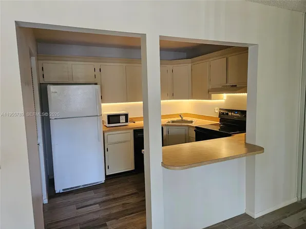 441 Pine Glen Ln APT A-2, Greenacres, FL 33463