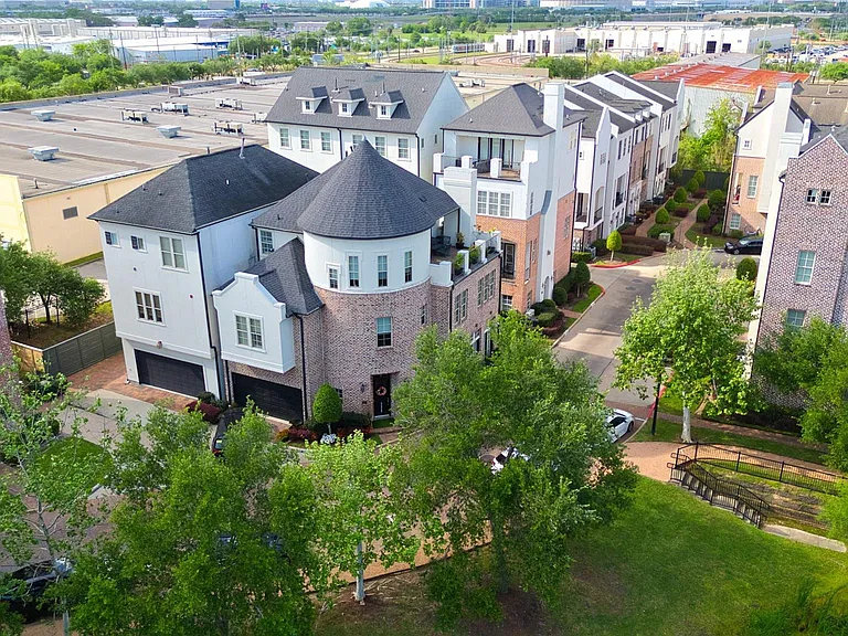 2029 Fannin Sta N — Photo 13
