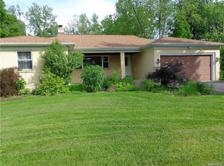 23 Brookside Dr, Williamsville, NY 14221