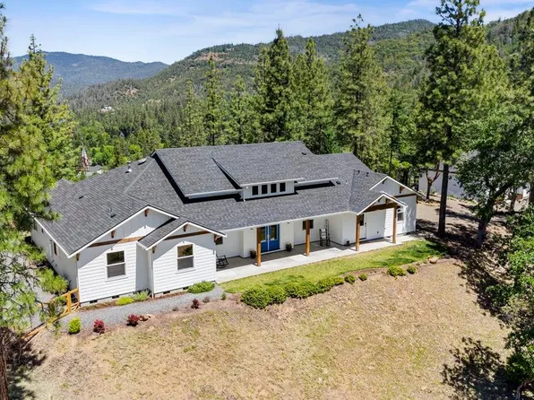 103 Summit Dr, Shady Cove, OR 97539