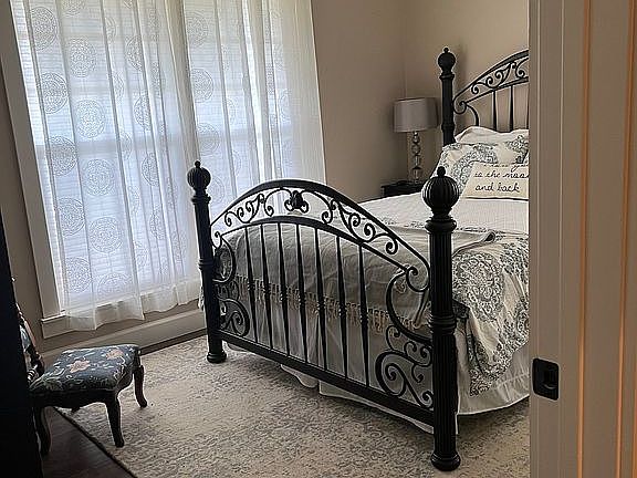 Guest bedroom.