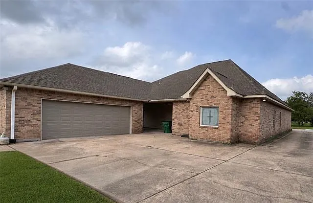 220 Surrey Dr — Photo 19