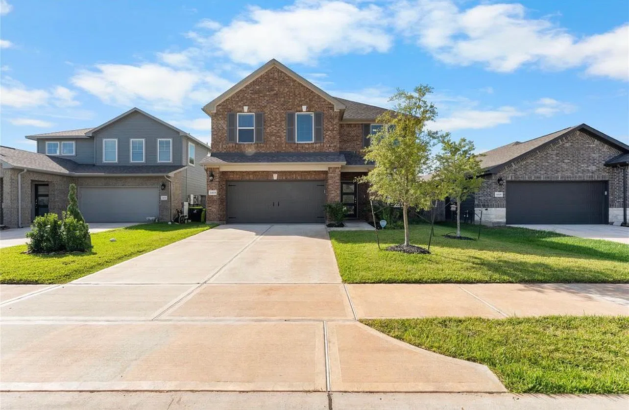 4 bed, 3.5 bath, 2776 sqft, $2,500 — Photo 1