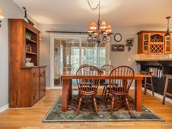 5th image of 8372 Craine Dr