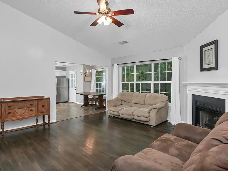 109 Gibson Forest Dr — Photo 4